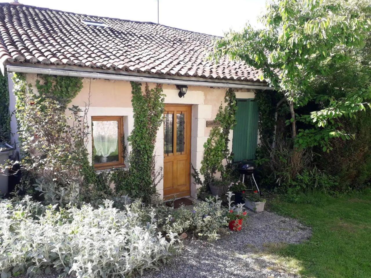 Tranquille Vienne Gites A Chirac Dept Charente 外观 照片