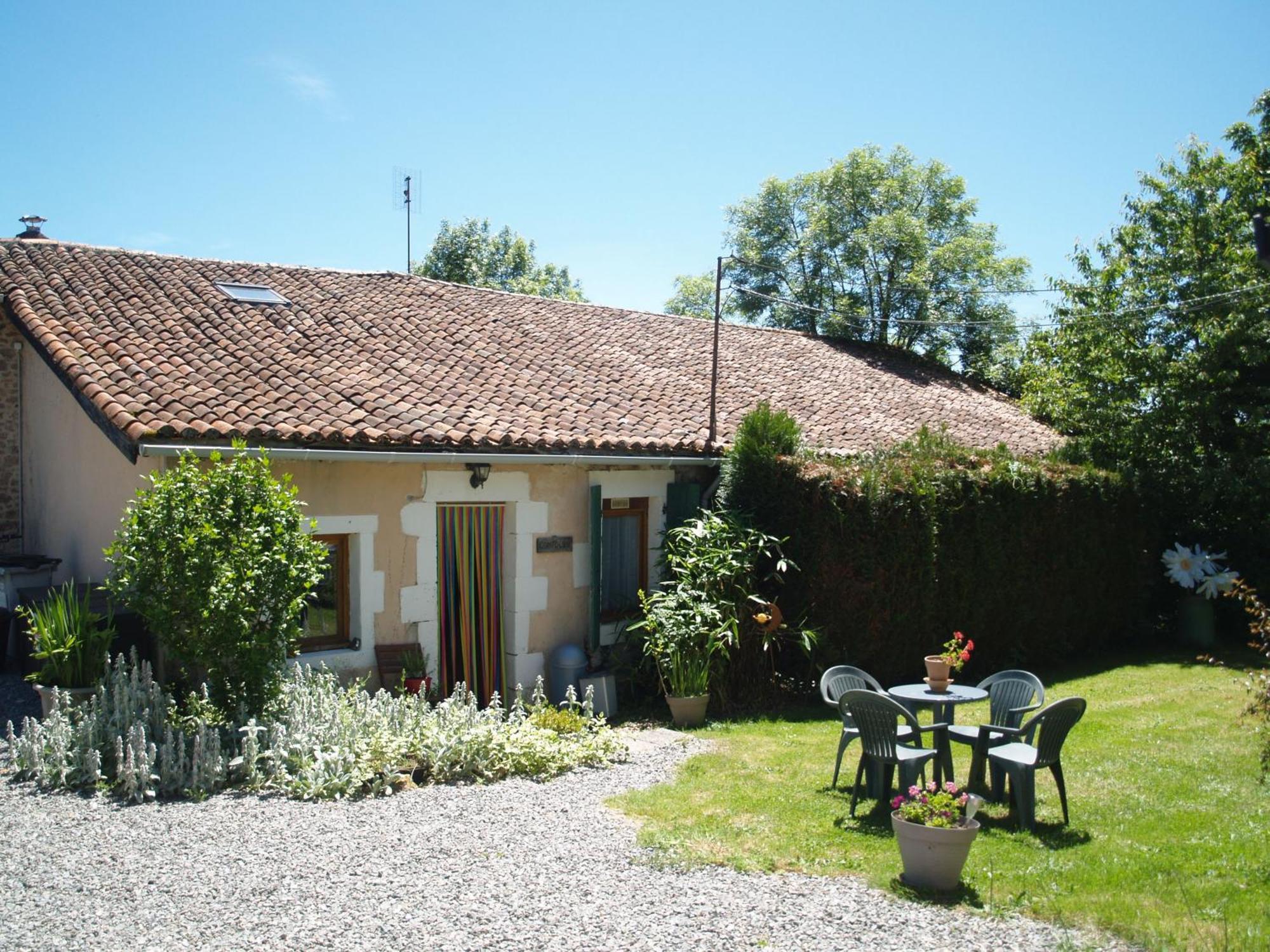 Tranquille Vienne Gites A Chirac Dept Charente 外观 照片